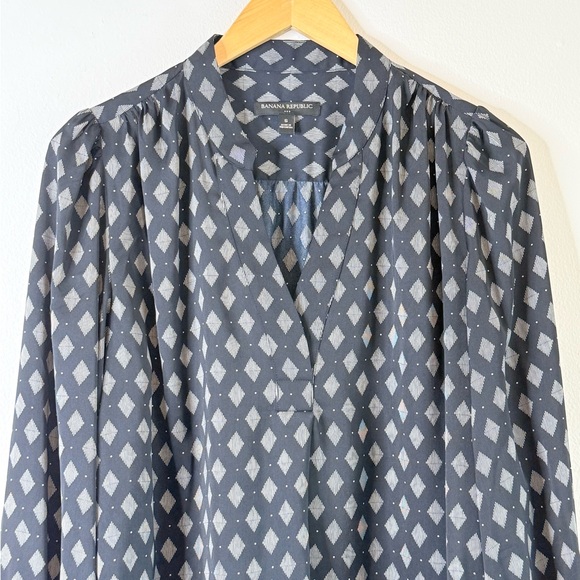 Banana Republic Volume Sleeve Geometric-Print Long-Sleeve Blouse Midnight Blue - Picture 4 of 10